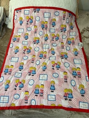 Vintage 1970s Quilted Toddler Blanket Featuring Raggedy Ann and Andy Theme.